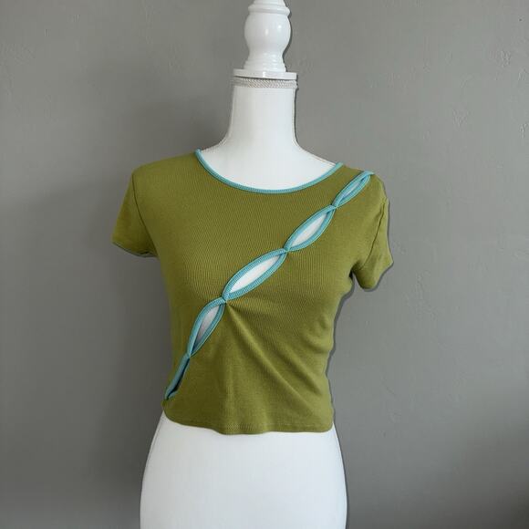 Wild Fable Woman’s Top Tee Sz M Lime Green Cut Outs Light Blue Trim Crop Ribbed - Picture 4 of 6